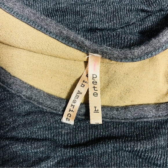 Pete Collection Long-sleeve Top Scrunchy Look Gray with Tan Lining Size Large - Picture 7 of 11